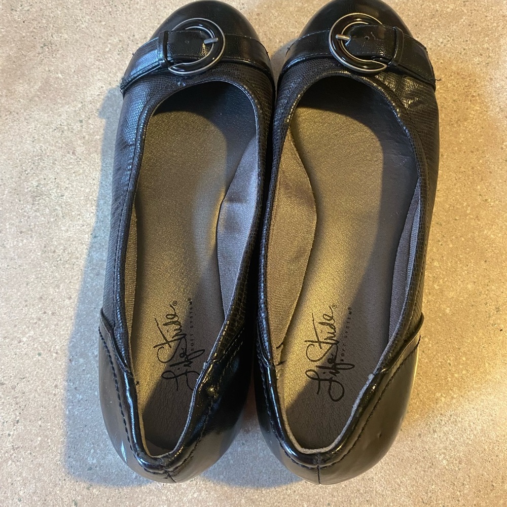 Woman flat  black size 8.5